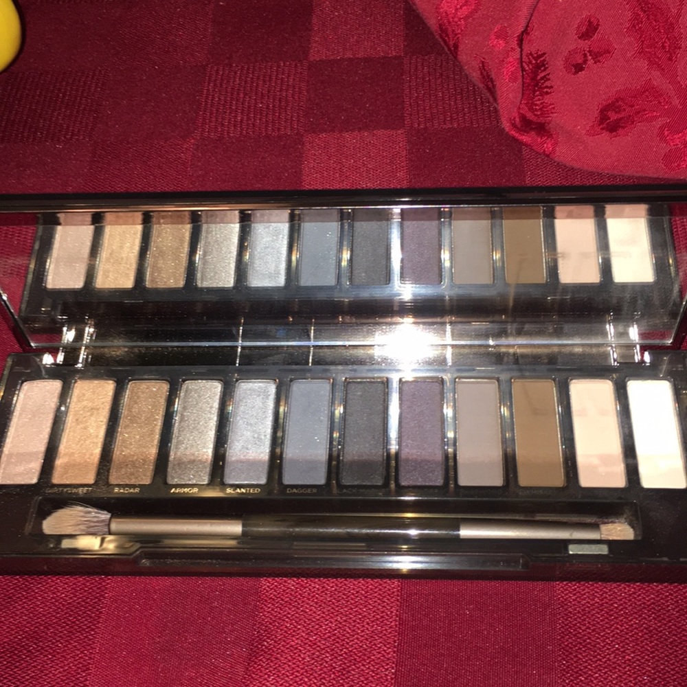 naked smokey